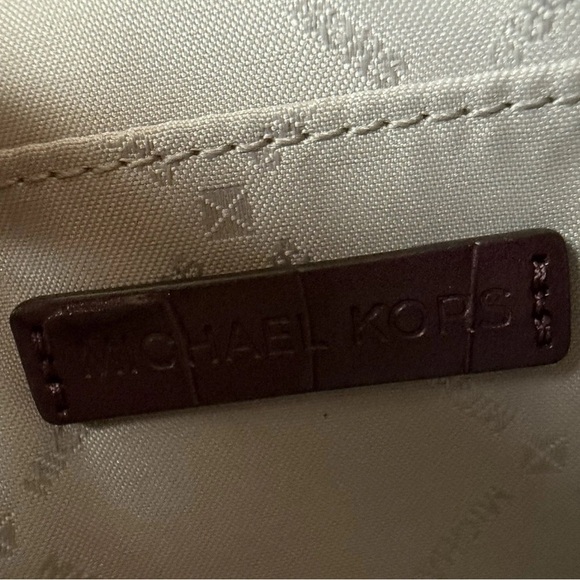 Michael Kors Jet Set Wristlet Purple Embossed crocodile Brand new - Picture 5 of 8